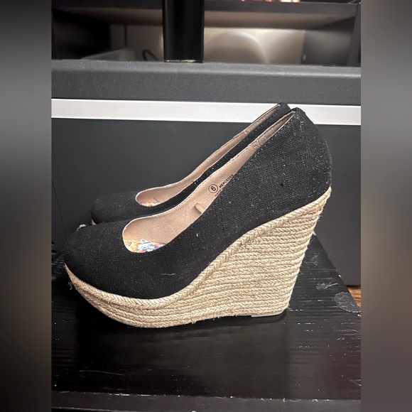 Classic Wedge Shoes for Women - Picture 2 of 4